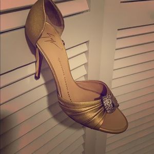 Heels gold